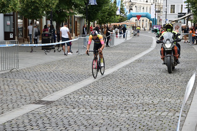 加巨大的压 加巨大的压